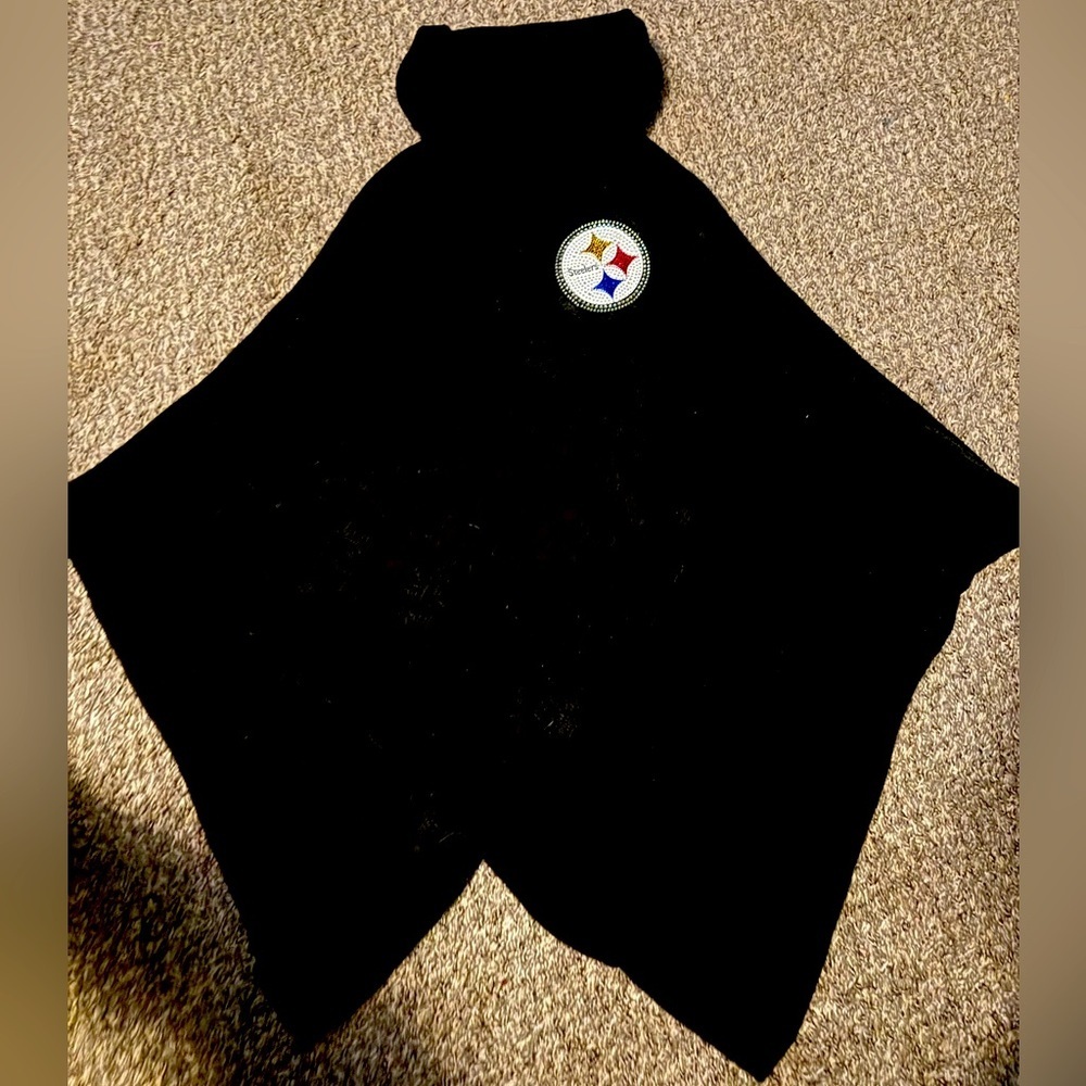 NFL Apparel Steelers Women’s Medium Shawl
